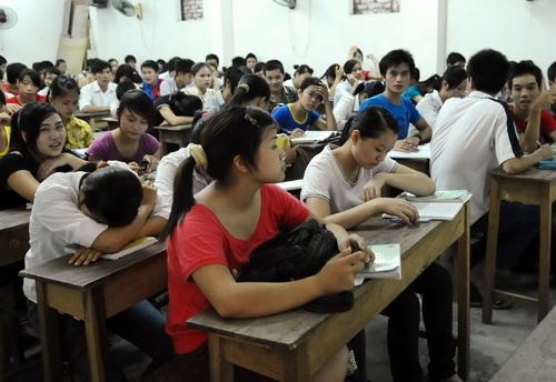 Một lớp học thêm ở Hà Nội 