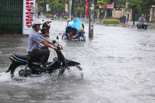 Hễ trời mưa lớn là đường phố Biên Hòa trở nên ngập sâu