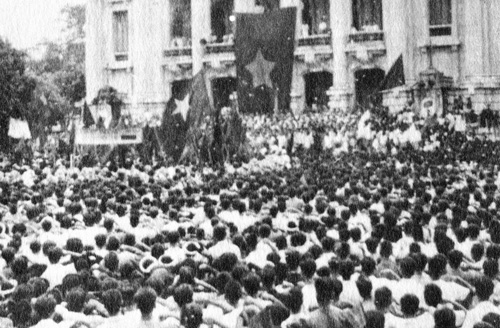 Quang cảnh cuộc biểu tình ngày 19.8.1945 