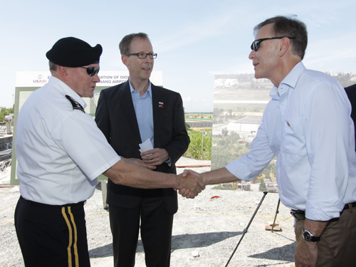 Đại tướng Martin Dempsey, Chủ tịch Hội đồng tham mưu trưởng liên quân Hoa Kỳ thăm dự án dioxin Đà Nẵng - Ảnh Nguyễn Tú