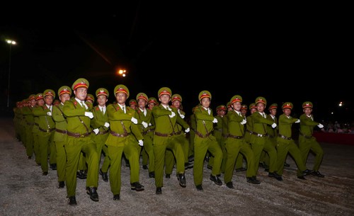 Lực lượng quân đội diễu hành