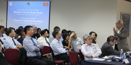 Đại biểu tham gia hội thảo Cải cách giáo dục 2014 do nhóm Đối thoại giáo dục mà GS Ngô Bảo Châu đứng đầu tổ chức - Ảnh: Đăng Nguyên