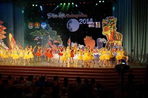 Đà Nẵng – gần 1000 trẻ em nghèo vui Hội trăng rằm 1