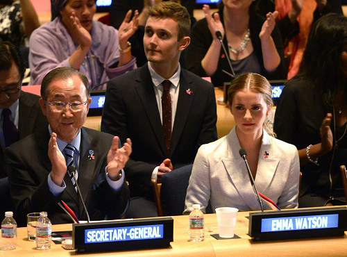 Tổng thư ký Liên Hiệp Quốc Ban Ki-moon và Emma Watson (bên phải) trong ngày khởi động chiến dịch HeForShe - Ảnh: AFP