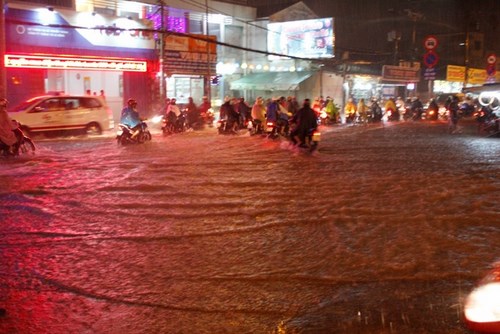   Tại vòng xoay mũi Tàu Phú Lâm