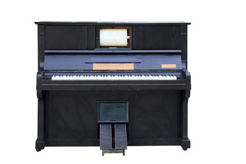 Đàn piano của Đức sản xuất năm 1890  - Ảnh: T.L