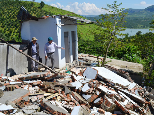 Nứt trượt đất ở Di Linh vẫn phức tạp