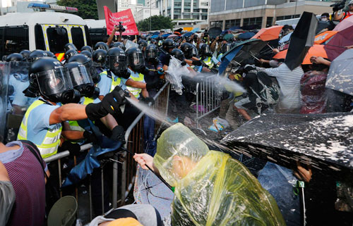 Người biểu tình phong tỏa trung tâm Hồng Kông 2