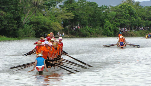 Quê hương Đại tướng Võ Nguyên Giáp đua thuyền mừng tết Độc lập 3