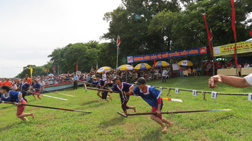 Tưng bừng lễ hội đua thuyền rồng trên sông Hương 1