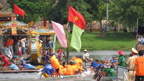 Tưng bừng lễ hội đua thuyền rồng trên sông Hương 3