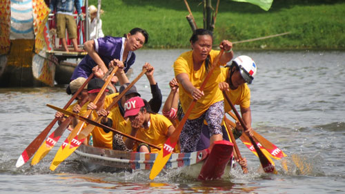 Tưng bừng lễ hội đua thuyền rồng trên sông Hương5