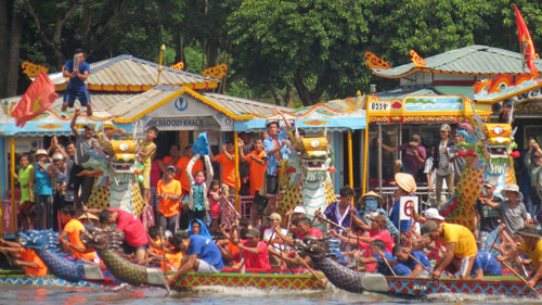 Tưng bừng lễ hội đua thuyền rồng trên sông Hương 7
