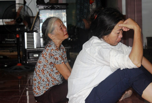 Vụ bồn nước sập đè chết hai học sinh: Con gặp nạn khi cha mẹ vẫn còn lao động ở Lào 3