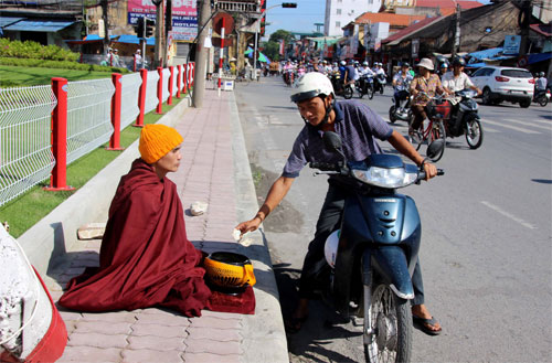 Nhà sư "lạ" trên đường phố Hải Phòng 