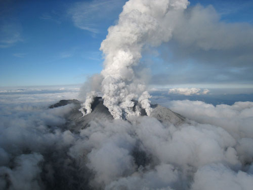 Núi lửa bùng phát dữ dội tại Nhật Bản