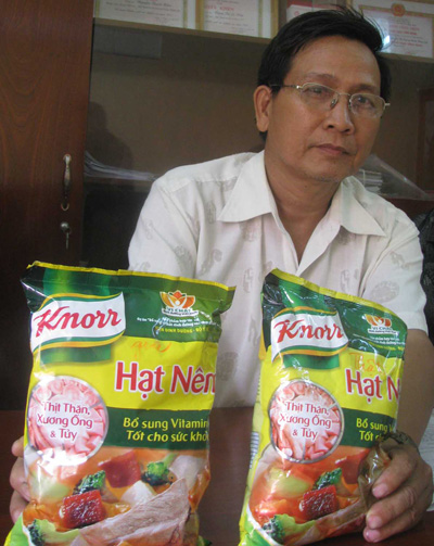 Lực lượng chức năng kiểm tra bột ngọt, hạt nêm có dấu hiệu làm giả của Công ty TNHH Đại Tân