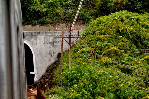 Chui vào trong hầm xuyên núi