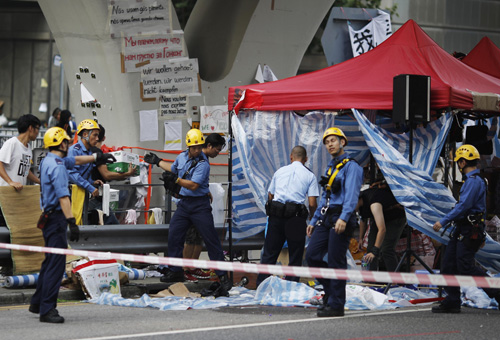 Một phần lều trại của nhóm Occupy Central đã được tháo dỡ ngày 5.10 - Ảnh: Reuters
