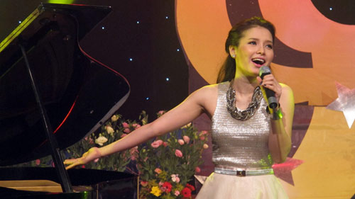 Ca sĩ Phương Trinh - giải nhất Tiếng hát truyền hình năm 2006