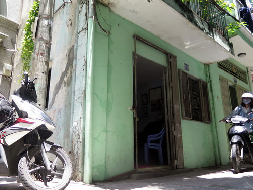 Ngôi nhà nhỏ của nhạc sĩ Nguyễn Văn Tý nằm trong một con hèm trên đường Trần Khắc Chân, Q.1, TP.HCM