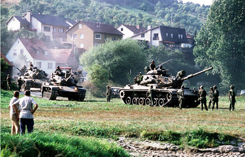 Một binh đoàn chuyển quân trong cuộc tập trận của Mỹ và NATO vào mùa thu 1983 - Ảnh: Publicintegrity.org