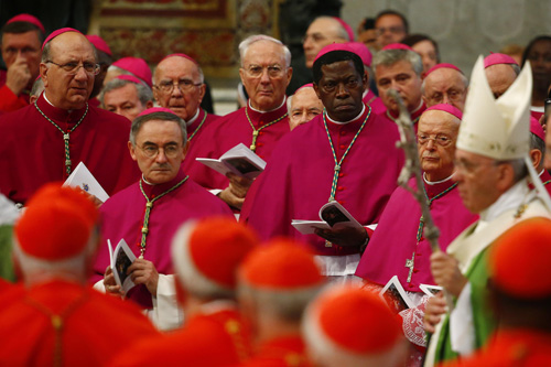 Giáo hoàng Francis (mũ trắng) tại lễ khai mạc Thượng Hội đồng giám mục về gia đình ngày 5.10 - Ảnh: Reuters