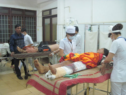 Các nạn nhân đang cấp cứu tại Bệnh viện đa khoa tỉnh Đắk Lắk