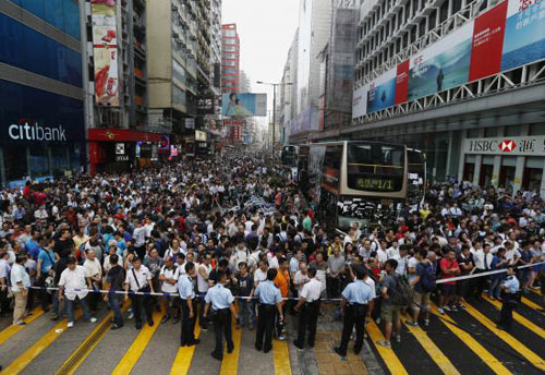 Hồng Kông bắt nhóm xã hội đen tấn công người biểu tình