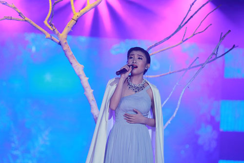 Tiêu Châu Như Quỳnh hát ca khúc tự sáng tác trong liveshow “Tôi tỏa sáng” 1