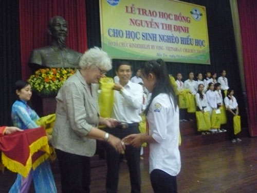 Trao học bổng 1