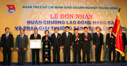 Doan-khoi-doanh-nghiep-nhan-huan-chuong-lao-dong