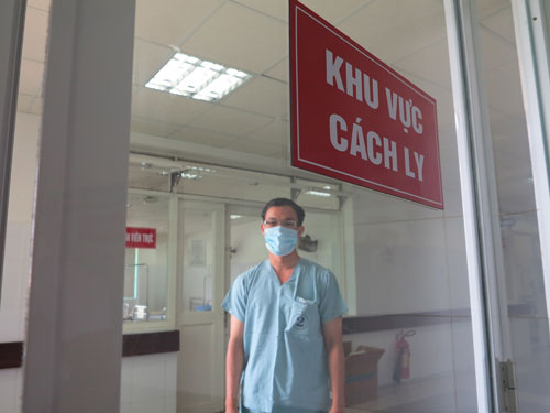 Bác sĩ Nguyễn Hoàng Nam, theo dõi bệnh nhân C. trong 2 ngày qua từ khu vực cách ly cho biết, bệnh nhân đang tiến triển rất tốt
