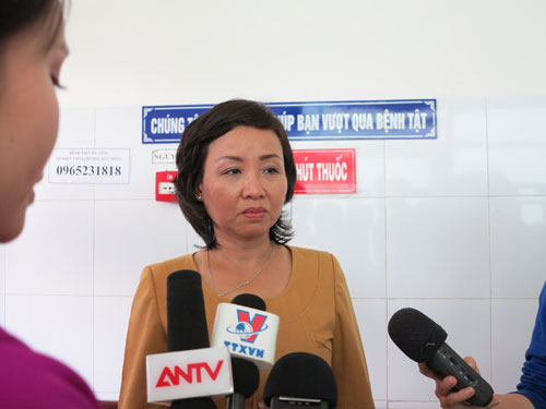 Bác sĩ Ngô Thị Kim Yến có mặt tại khu vực cách ly để chỉ đạo giữ an toàn khu vực này đến khi có thông báo chính thức bệnh nhân 100% âm tính với Ebola