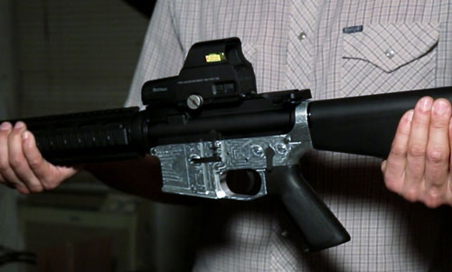 Khẩu AR-15 được in bằng máy Ghost Gunner-  Ảnh: Chụp từ clip