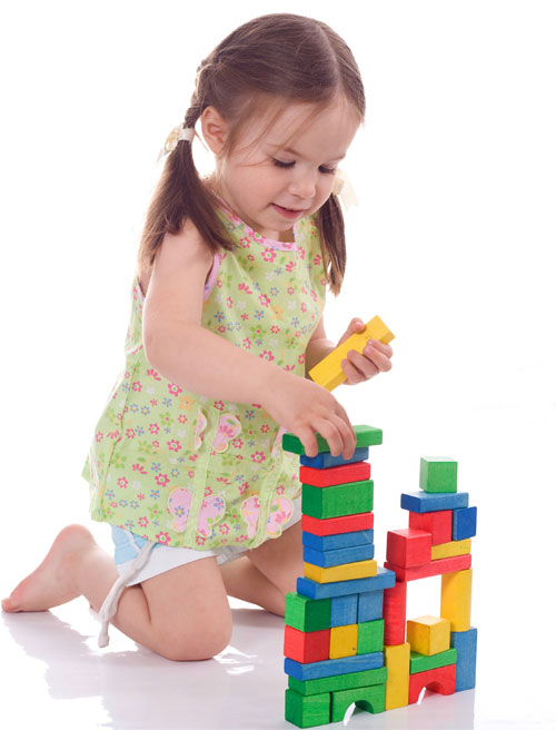 Cẩn thận với những đồ chơi trẻ em có màu sắc lòe loẹt - Ảnh: Shutterstock