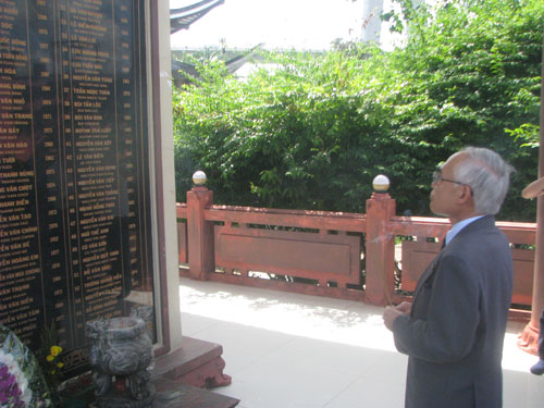 Tổng lãnh sự quán Nhật Bản tưởng niệm nạn nhân cầu Cần Thơ