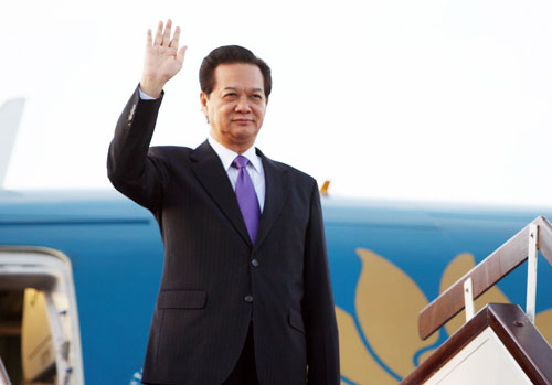 Thủ tướng Nguyễn Tấn Dũng đến sân bay quốc tế Naypyitaw chiều 11.11 - Ảnh: TTXVN