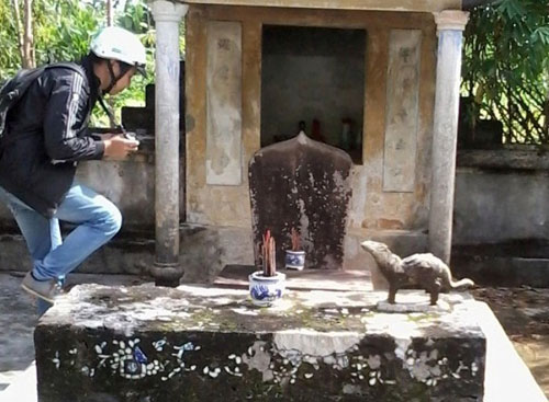 Bia cổ Champa và linh vật lạ được phát hiện tại miếu Bà Giằng tại thôn Lai Trung (xã Quảng Vinh)