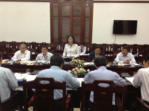 Bà Ung Thị Xuân Hương, Chánh án TAND TP.HCM (đứng) thừa nhận tỷ lệ giải quyết các loại án vẫn còn thấp