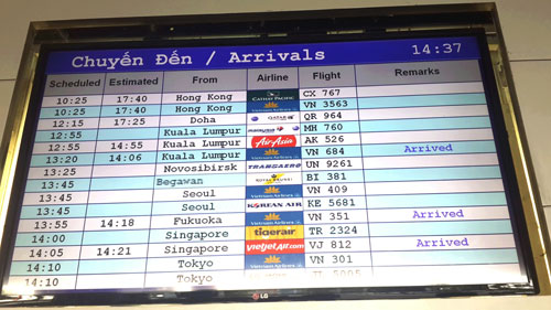 Nhiều chuyến bay từ các nước đến Tân Sơn Nhất cũng bị trễ nhiều giờ