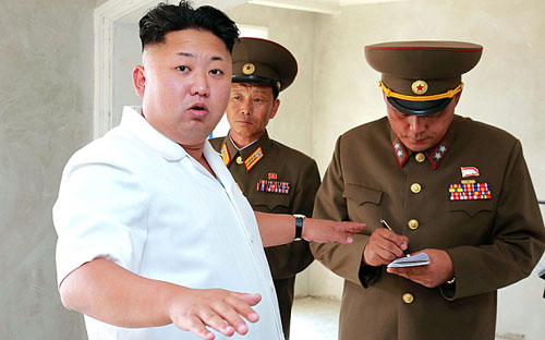 Ông Kim Jong-un trong một chuyến công cán - Ảnh: Reuters