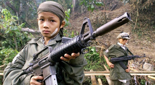 Lính trẻ em ở Myanmar- Ảnh: AFP