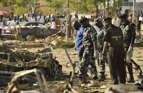 Hiện trường vụ đánh bom đền thờ Grand ngày 28.11 - Ảnh: Reuters