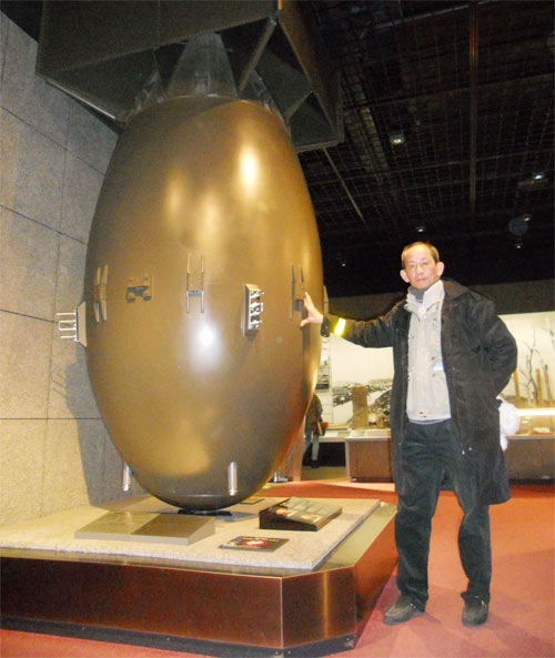 Mô hình đúng kích thước thật quả bom nguyên tử thả xuống Nagasaki