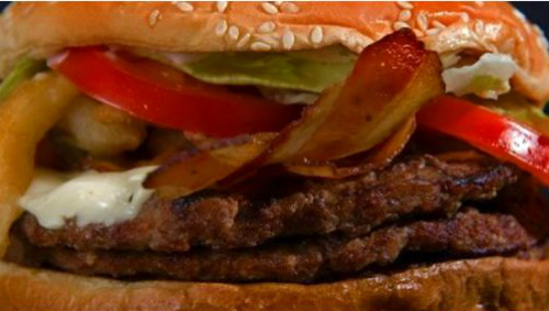 Chưa ai vượt qua thử thách với chiếc burger gần 48 kg (hình minh họa) - Ảnh: AFP