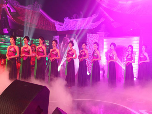 Chung khảo phía Nam - Hoa hậu Việt Nam 2014: Hé lộ sân khấu được đầu tư công phu