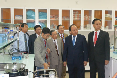 Phó Thủ tướng Nguyễn Xuân Phúc làm việc với ĐH Duy Tân: Cần tập trung đào tạo nguồn nhân lực chất lượng cao