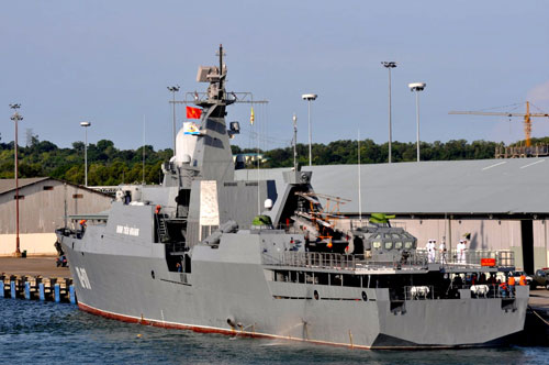 Hải quân hoàng gia Brunei đón biên đội chiến hạm Việt Nam 2
