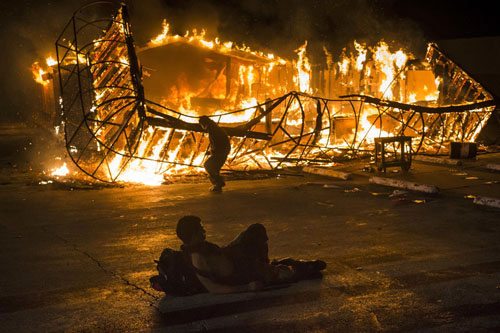 Chùm ảnh: Ferguson lại chìm trong khói lửa 5